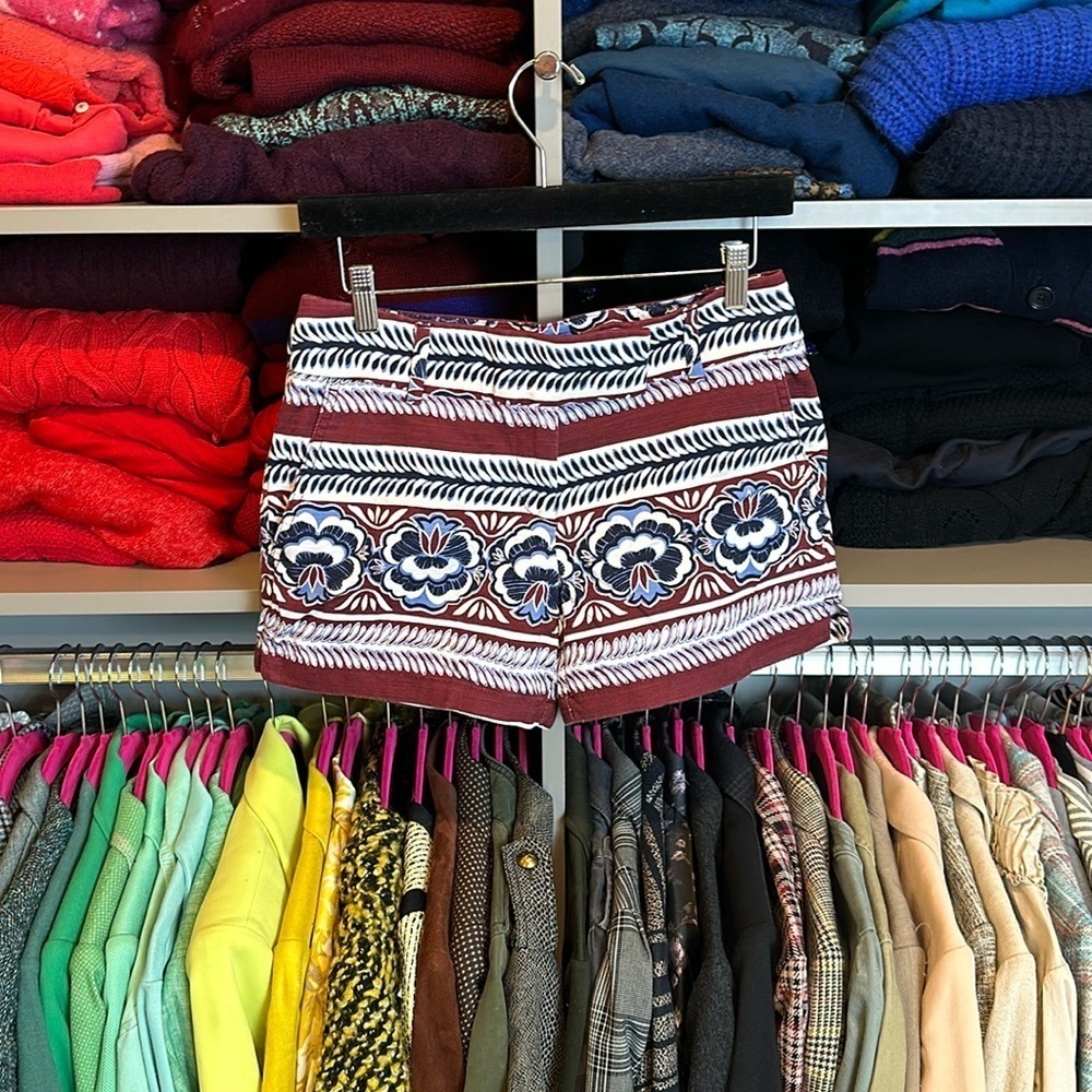 Loft Riviera white/maroon/navy print shorts size 0
